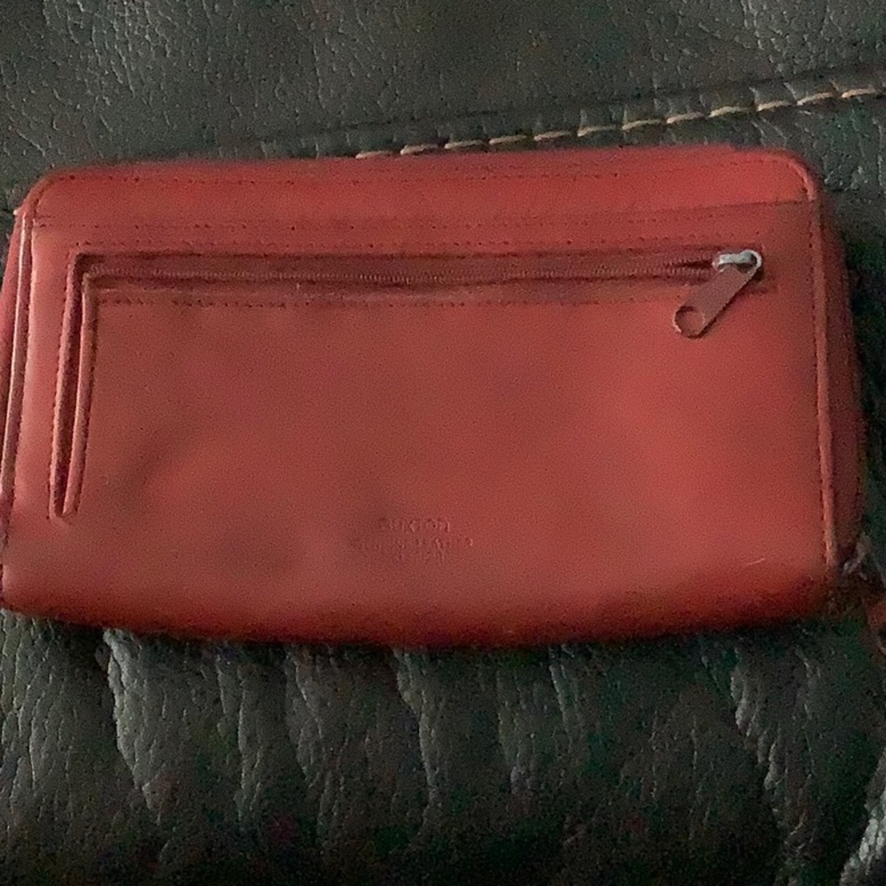 I’m selling a button wallet